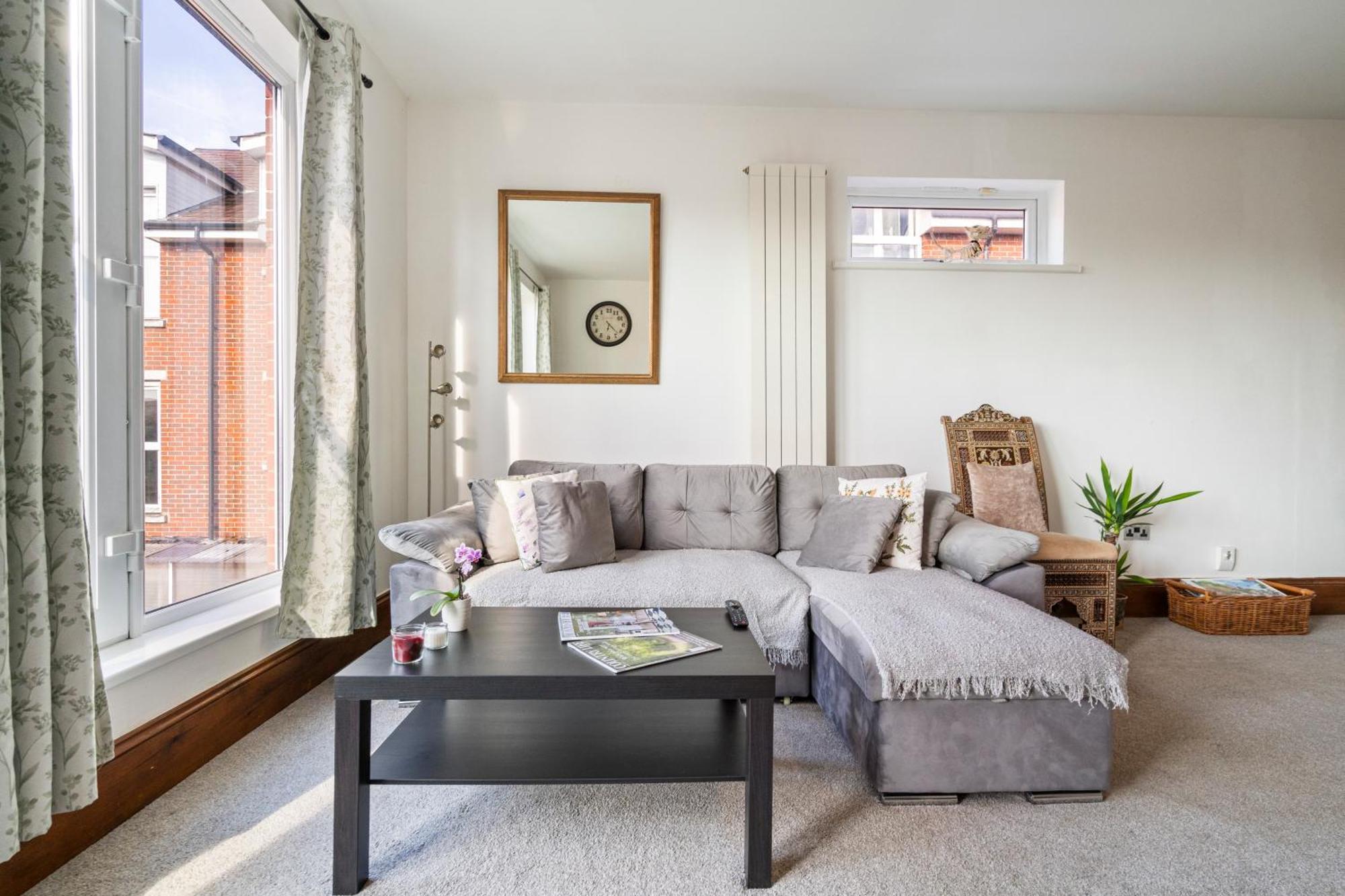 Modern 2 Bedroom Apartment In Mitcham, London Esterno foto