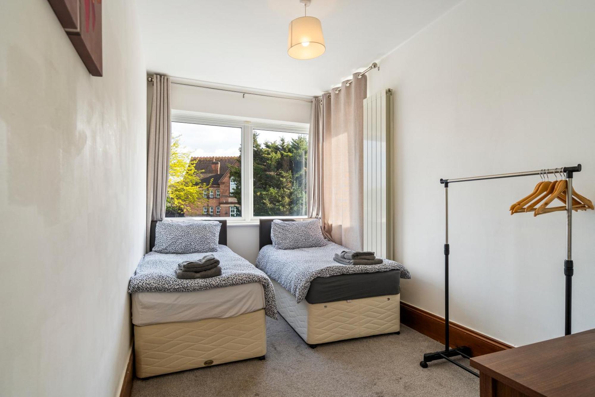 Modern 2 Bedroom Apartment In Mitcham, London Esterno foto